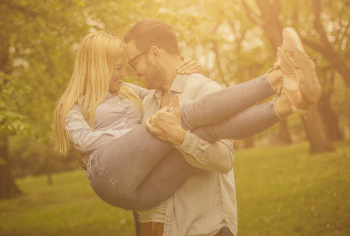 男生长期没法陪伴在女朋友身旁，有一部分女生是不会回绝那些主动对自己示好的其他异性的